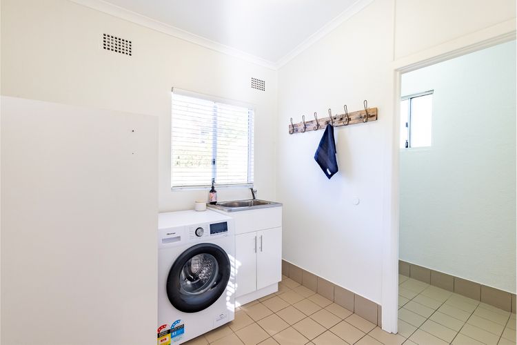 Tomaree Cottage 12 Tomaree Road – 200 mtrs to Beach – Pet Friendly, linen, WiFi & aircon