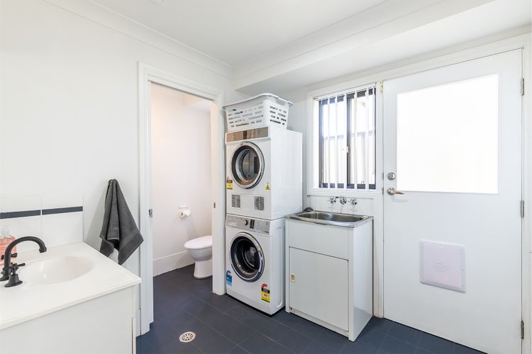 Akoya House, 122 Tomaree Rd – Pet friendly, linen,  air conditioning, WiFi and boat parking