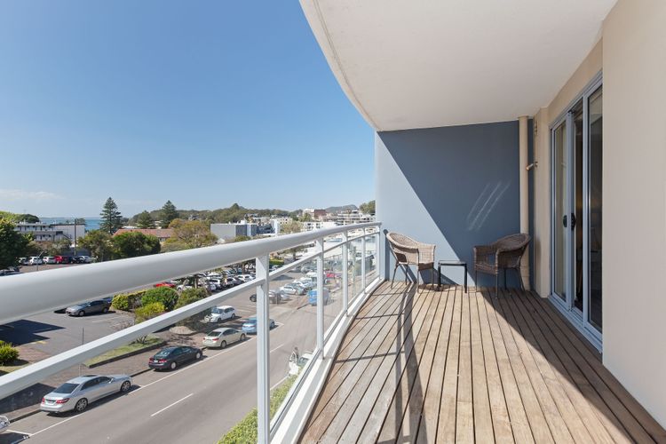 Cote D’Azure, 13/61 Donald Street – Lovely unit with air con, pool, lift and WiFi