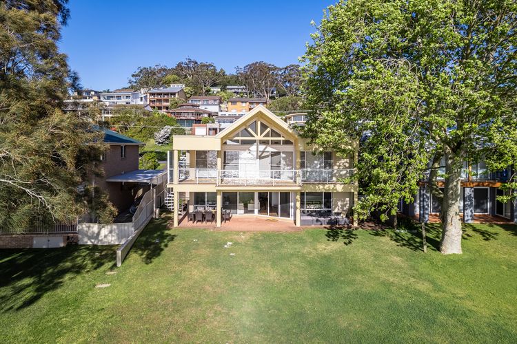 Sandy Feet, 2/150 Sandy Point Rd – fabulous waterfront duplex