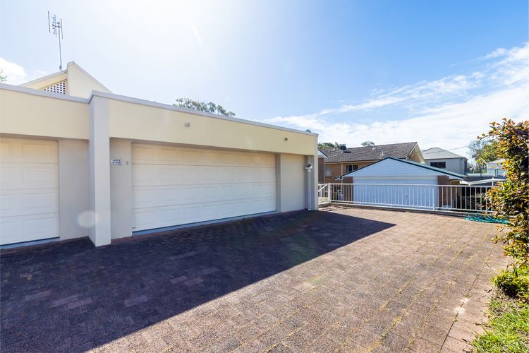 Sandy Feet, 2/150 Sandy Point Rd – fabulous waterfront duplex