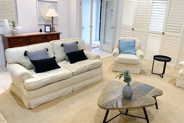LA CIMA, 31 WALLAWA RD – PREMIUM PROPERTY WITH STUNNING VIEWS, WIFI, AIR CONDITONING, LINEN AND BED MAKING SUPPLIED