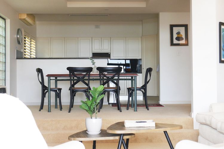 LA CIMA, 31 WALLAWA RD – PREMIUM PROPERTY WITH STUNNING VIEWS, WIFI, AIR CONDITONING, LINEN AND BED MAKING SUPPLIED