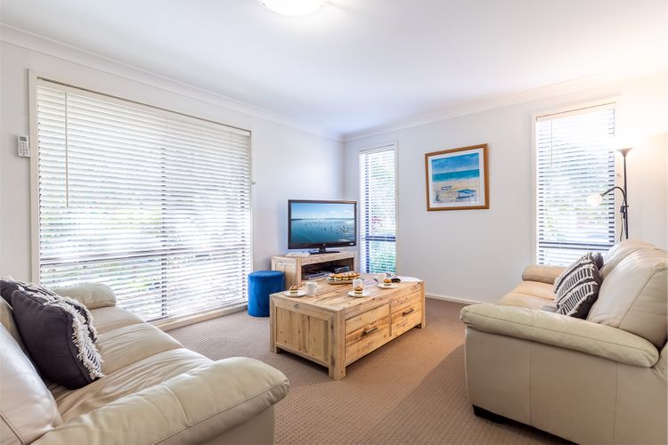 Gretel Beach House, 5 Gretel Cl – perfect pet friendly house with air con and WiFi