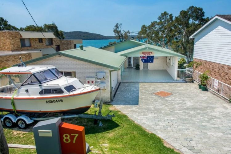 Woody’s Place, 87a Soldiers Point Rd – fantastic duplex on the waterfront
