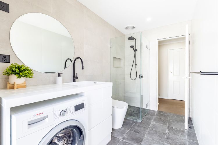 Fingal on Whitesands, 1/12 Whitesands Road – all on ground level with air con, wi-fi and boat parking