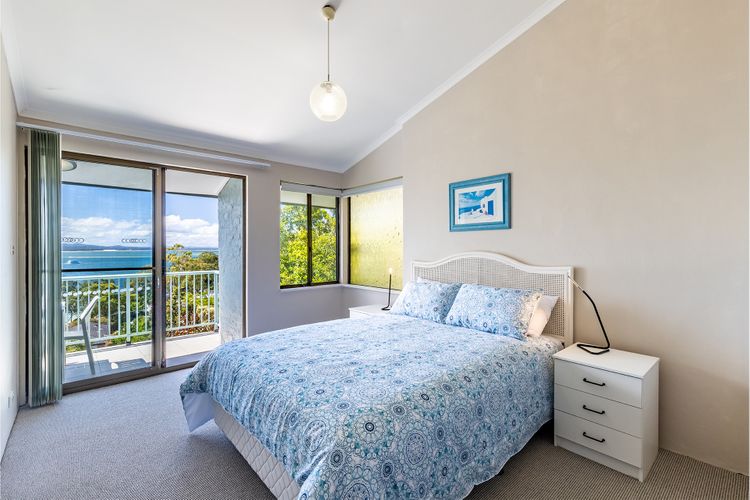 Bluevue, 1/82 Government Rd – stunning water views, Wi-fi and 800 mtrs from town