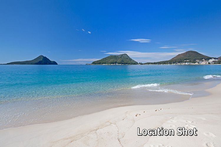 Bay Break, 1/25 Voyager Cl – 50 metres to the waters edge, lift and air conditioning