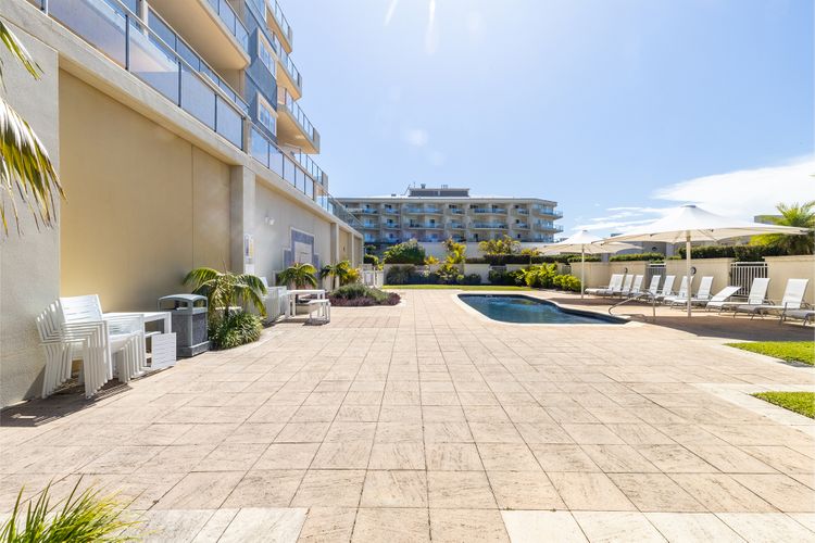 203 The Breakwater, 2 Messines St – magical unit with lift, pool, views and aircon