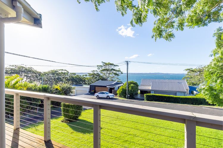 Dukes , 31 Gloucester St – spectacular water views & Air Conditioning