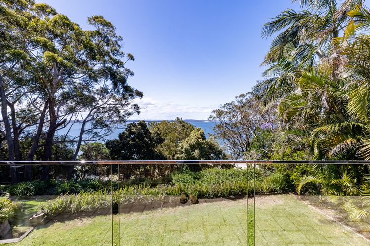 Sanctuary on Dutchies, 18 Gloucester Street – water views, air conditioning, WiFi and close to town