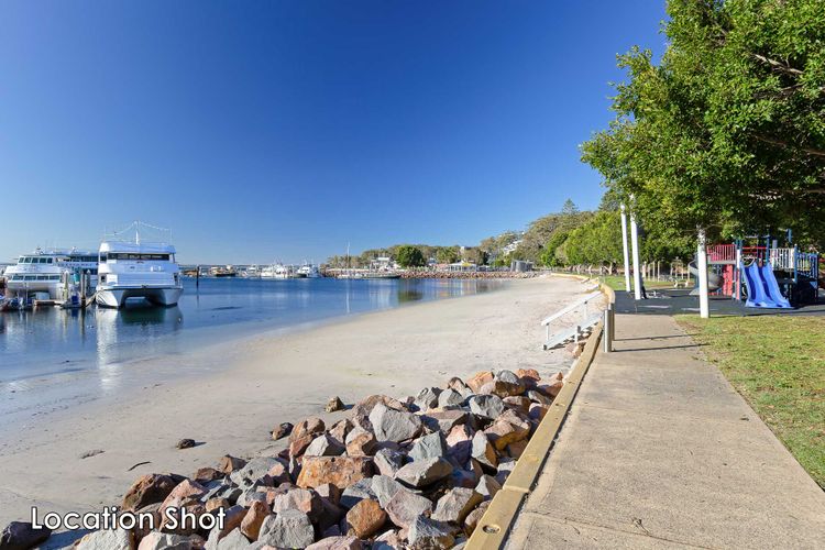 Beach Haven, 46 Armidale Ave – pool, air con, Wi-Fi & boat parking
