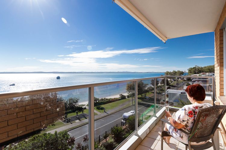 Kiah, 1/53 Victoria Parade – stunning views, wifi, aircon, just across the road to the water