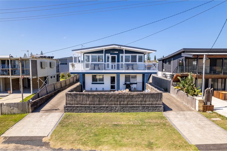 Anna Bay Beach Shack, 44 Ocean Avenue – fantastic 2 storey house with spectacular views