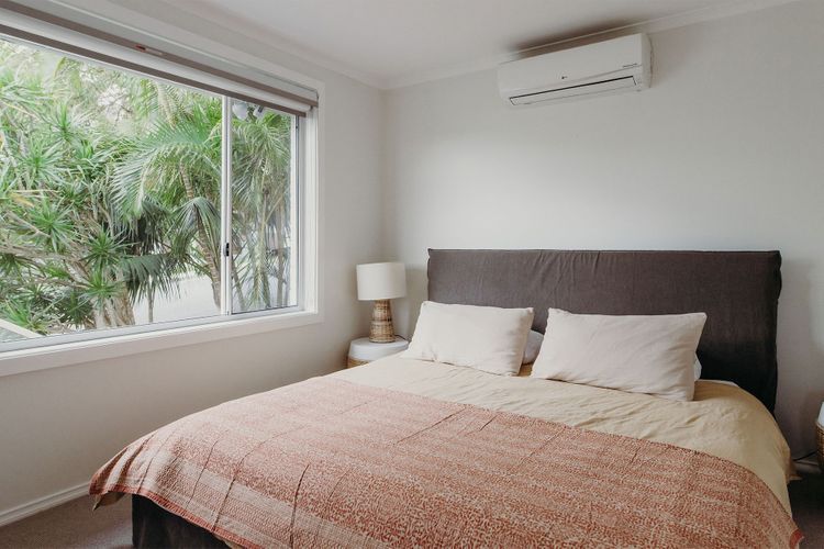 Baybreeze, 18 Tomaree Road – WiFi, Air Conditioning, Kitchenette