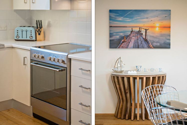 Shoreline, 9/1 Intrepid Cl – water views and Wi-Fi