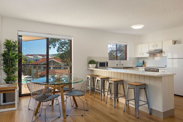 Shoreline, 9/1 Intrepid Cl – water views and Wi-Fi