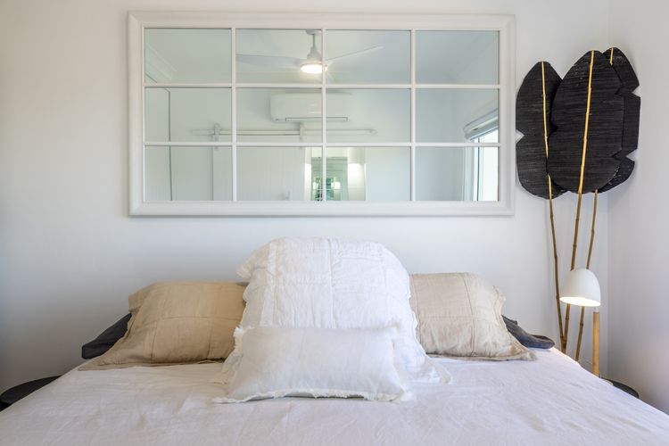 Cloud Nine, 18 Wynne Cres – heated pool, waterviews, beach