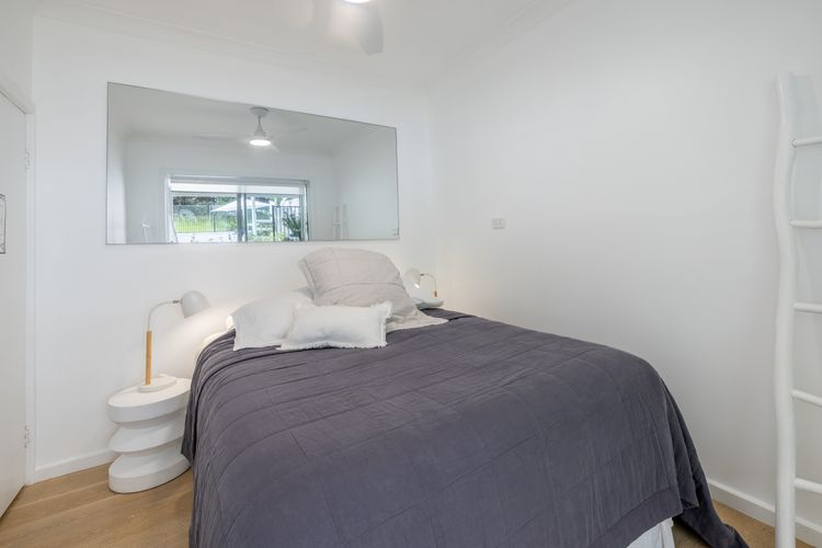 Cloud Nine, 18 Wynne Cres – heated pool, waterviews, beach