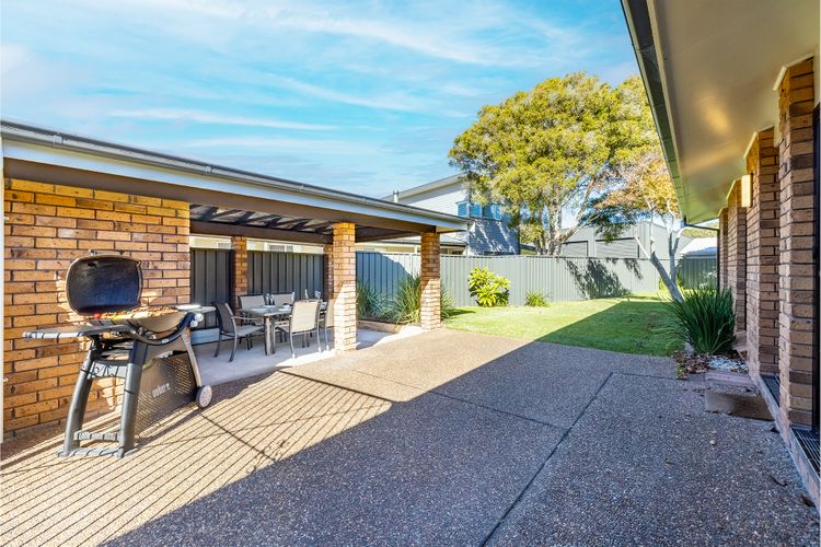 Warada, 30 Waratah Avenue – air con , boat parking & pet friendly