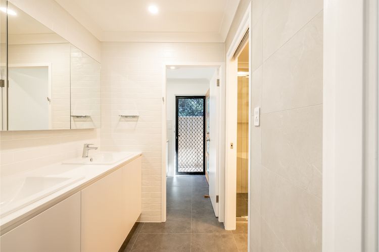 Warada, 30 Waratah Avenue – air con , boat parking & pet friendly