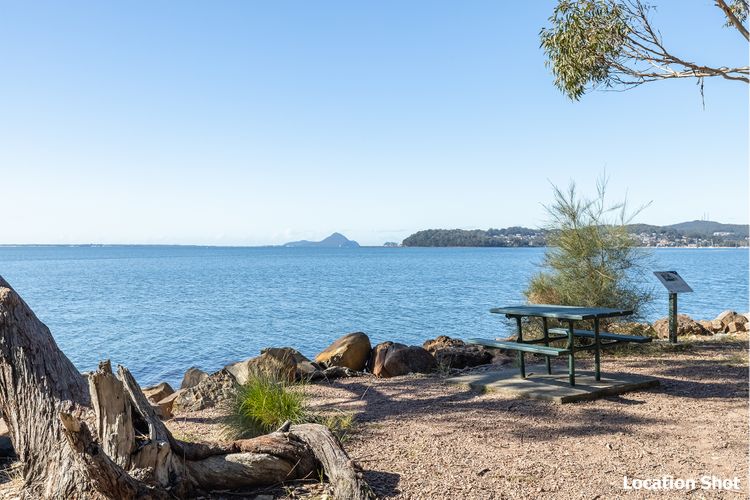 Warada, 30 Waratah Avenue – air con , boat parking & pet friendly