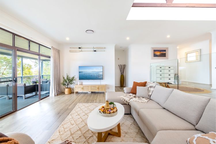 Dutchies, 20A Gloucester St – Direct beach access, Gorgeous Bay views, Huge balcony