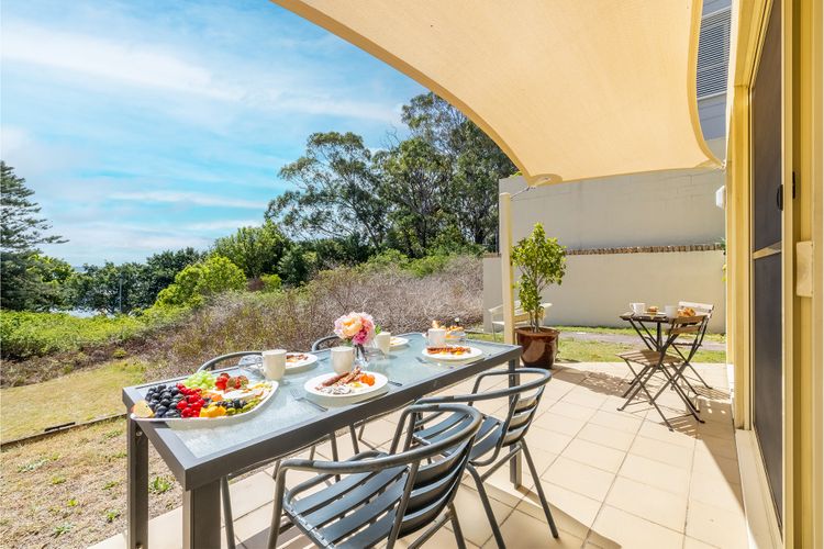 Dolphin Watch Apartments, Unit 1, 74 Magnus St – air con, wi-fi, views