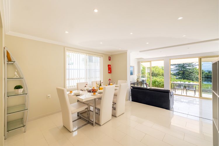 Dolphin Watch Apartments, Unit 1, 74 Magnus St – air con, wi-fi, views