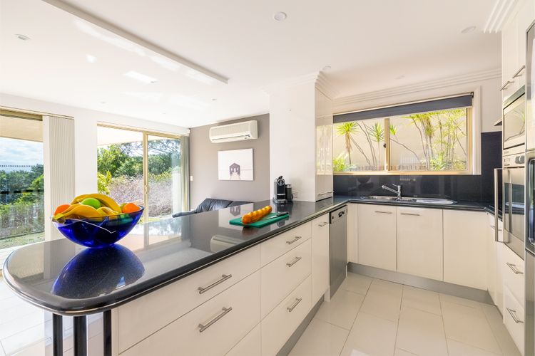 Dolphin Watch Apartments, Unit 1, 74 Magnus St – air con, wi-fi, views