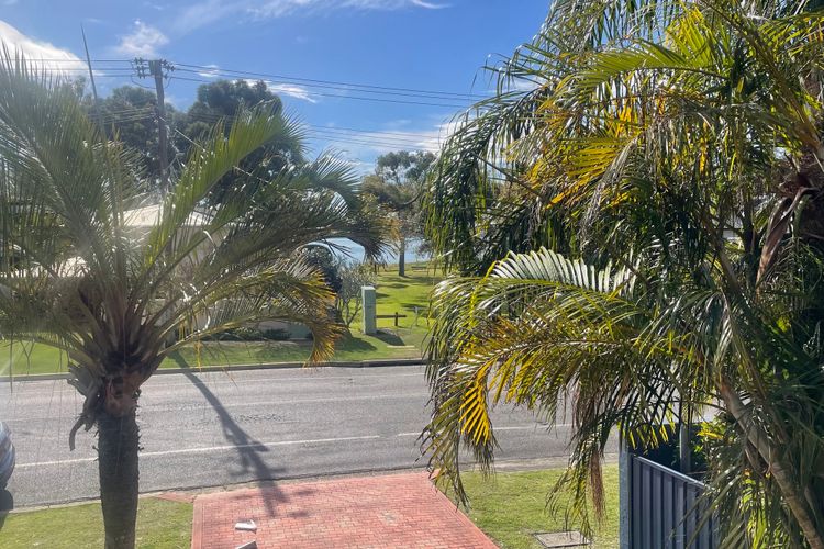Copacabana, 4/61 Sandy Point Rd – water views, air con and WiFi