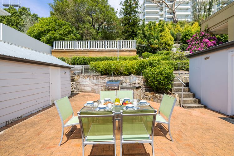 Silver Sands, 29B Victoria Pde – across the road to the water