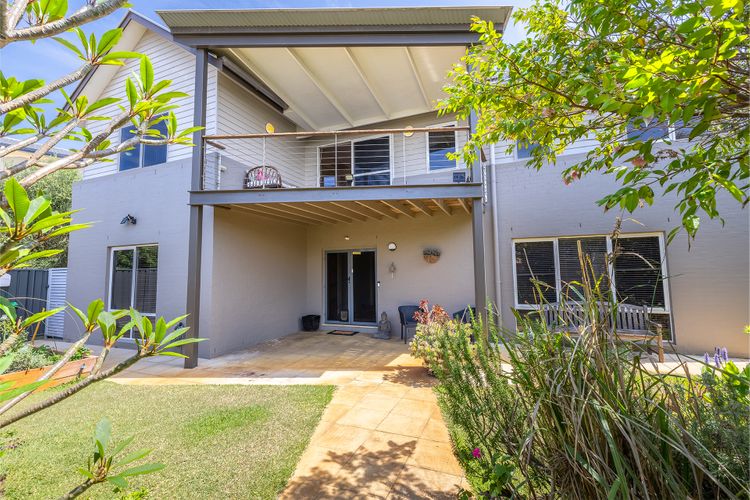 Birubi Point House, 56 Ocean Ave – stunning water views, ducted air con