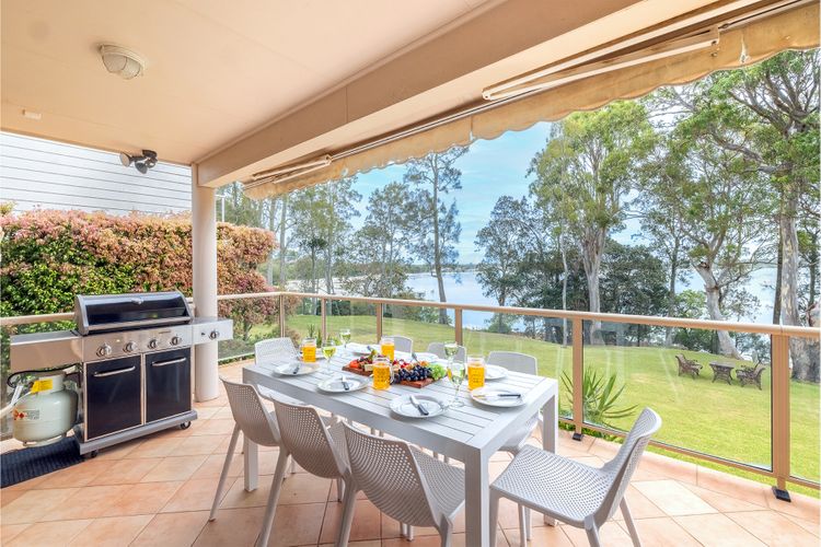 Danalene, 44a Danalene Pde – stunning waterfront property with Air Con, WI-FI, Double Lock Up Garage & Boat Parking
