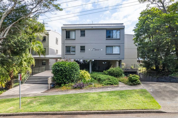 The Poplars, 15/36 Magnus Street – great complex with pool & close to town