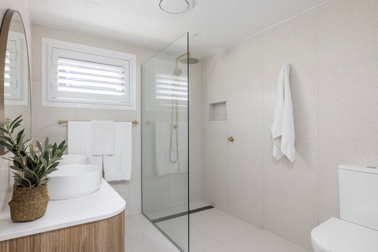 Waves at Boat Harbour, 65 Kingsley Dr – stunning house with fantastic waterviews