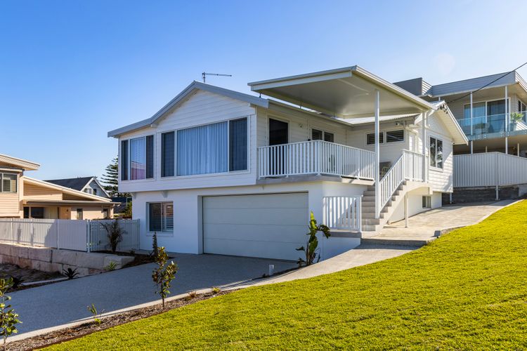 Waves at Boat Harbour, 65 Kingsley Dr – stunning house with fantastic waterviews