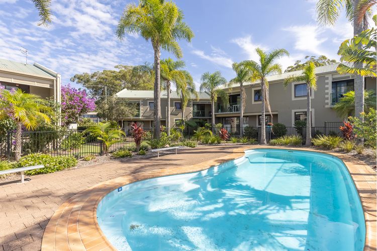 Carindale, 16/19-23 Dowling St – Ground floor, Foxtel, Pool and Tennis Court