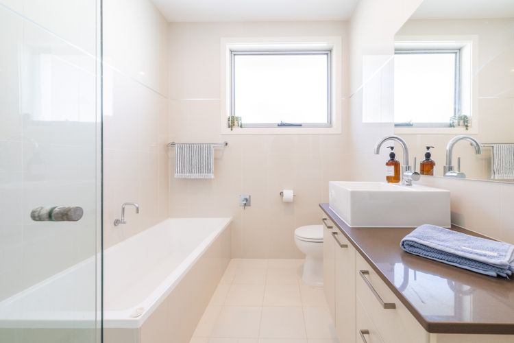 68 Saratoga Ave – Ducted Air con, Wi-Fi, Small Boat Parking