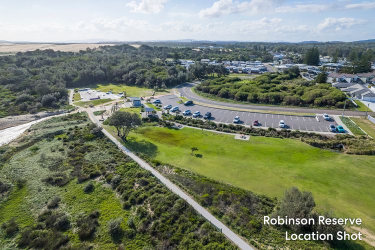 Robinson Retreat with Beach Bungalow, 3 Robinson St – air con, 2 kitchens, 6 bedrooms, 4 bathrooms