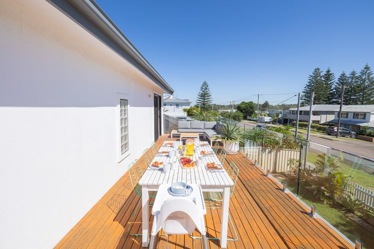 Robinson Retreat with Beach Bungalow, 3 Robinson St – air con, 2 kitchens, 6 bedrooms, 4 bathrooms