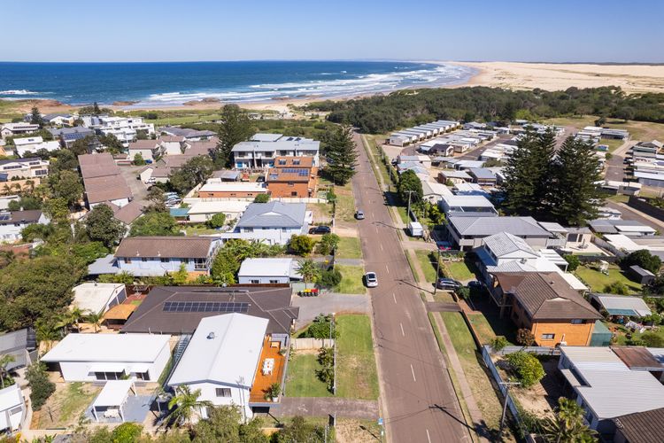 Robinson Retreat with Beach Bungalow, 3 Robinson St – air con, 2 kitchens, 6 bedrooms, 4 bathrooms