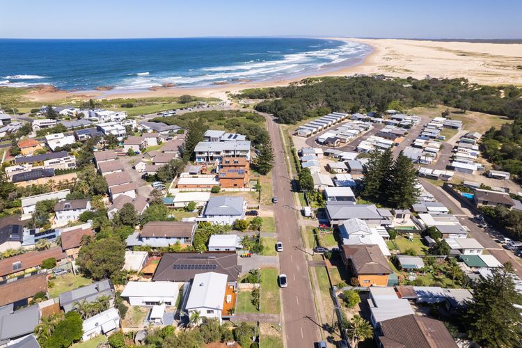 Robinson Retreat with Beach Bungalow, 3 Robinson St – air con, 2 kitchens, 6 bedrooms, 4 bathrooms