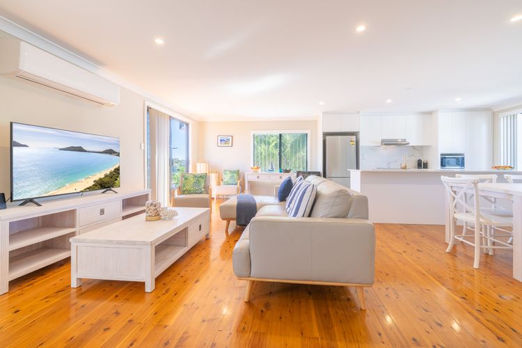 Robinson Retreat with Beach Bungalow, 3 Robinson St – air con, 2 kitchens, 6 bedrooms, 4 bathrooms