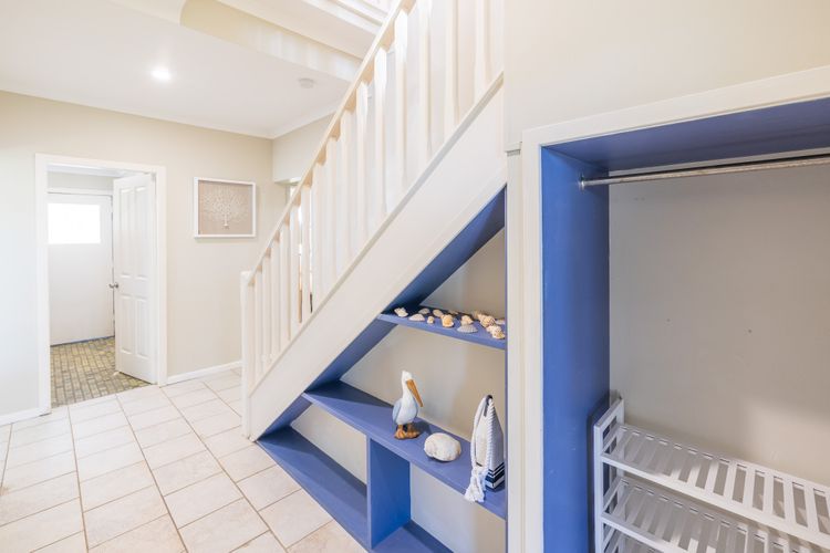 Robinson Retreat with Beach Bungalow, 3 Robinson St – air con, 2 kitchens, 6 bedrooms, 4 bathrooms