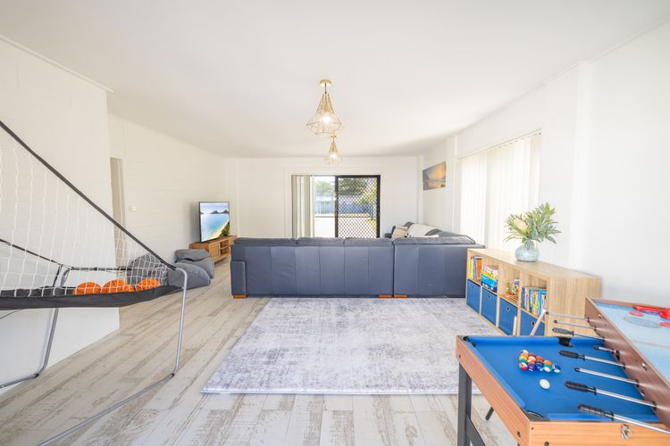 Robinson Retreat with Beach Bungalow, 3 Robinson St – air con, 2 kitchens, 6 bedrooms, 4 bathrooms