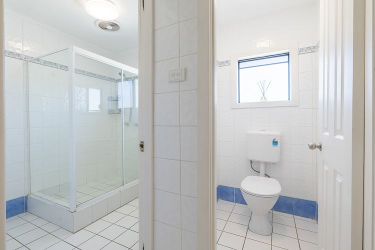 Robinson Retreat with Beach Bungalow, 3 Robinson St – air con, 2 kitchens, 6 bedrooms, 4 bathrooms