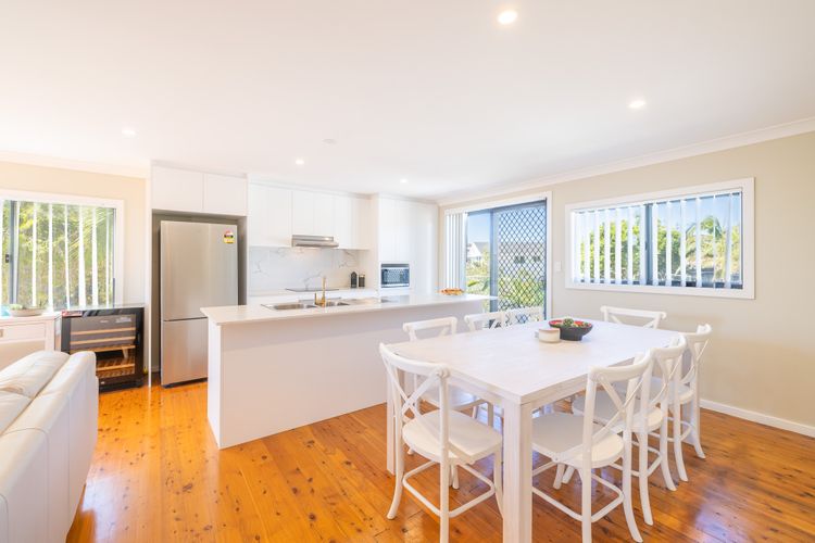 Robinson Retreat with Beach Bungalow, 3 Robinson St – air con, 2 kitchens, 6 bedrooms, 4 bathrooms