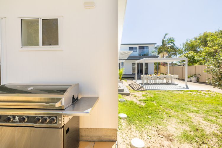 Robinson Retreat with Beach Bungalow, 3 Robinson St – air con, 2 kitchens, 6 bedrooms, 4 bathrooms