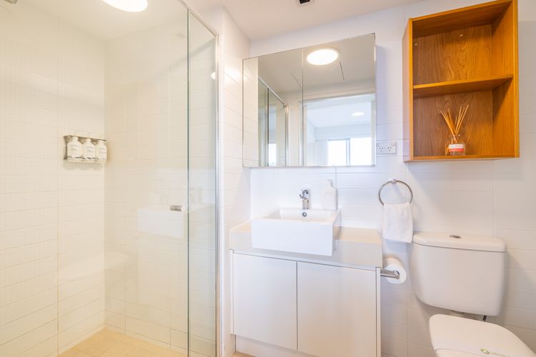 Cote D’Azur, 42/61 Donald St – complex pool, lift, linen, bed making and stunning water views